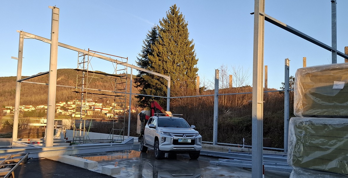 Robustna jeklena konstrukcija za industrijski objekt