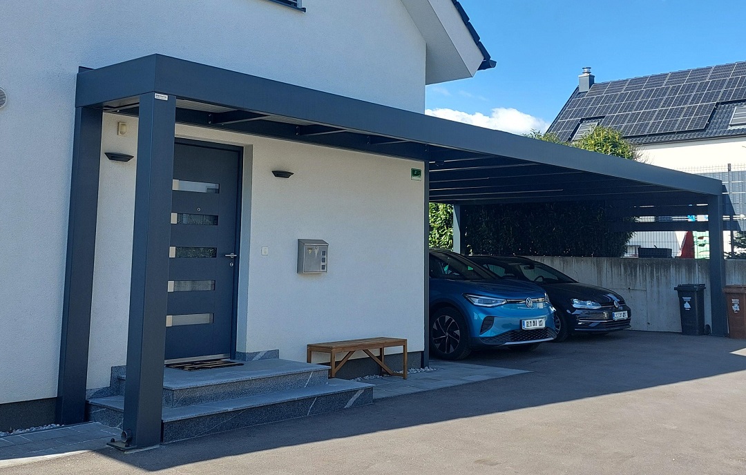 Nadstrešek za dva avtomobila in nadstrešek nad vrati